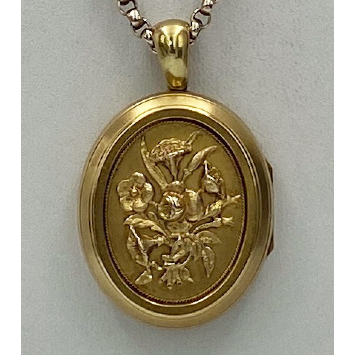 Highly Unusual 15 karat Gold Antique English Locket with Applied Bouquet of Flowers