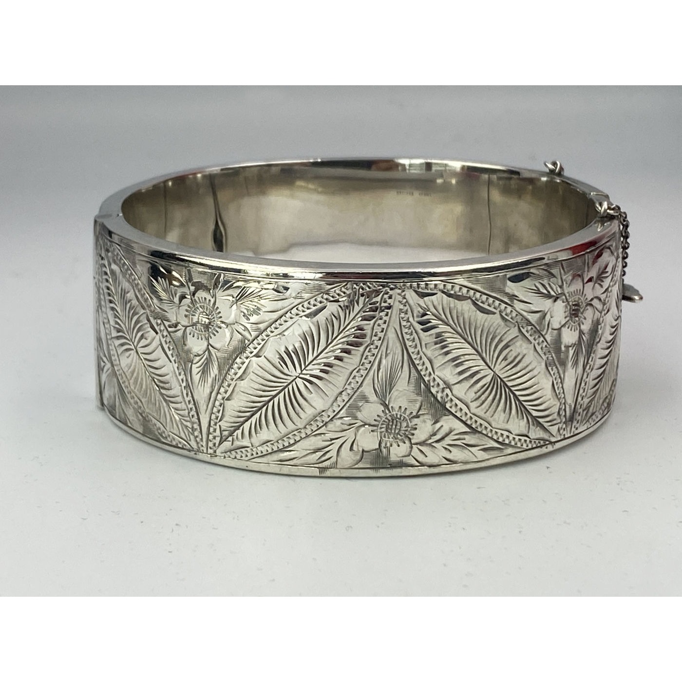 Intricate Detailed Melon-Shaped Leaves Antique English Silver Bangle