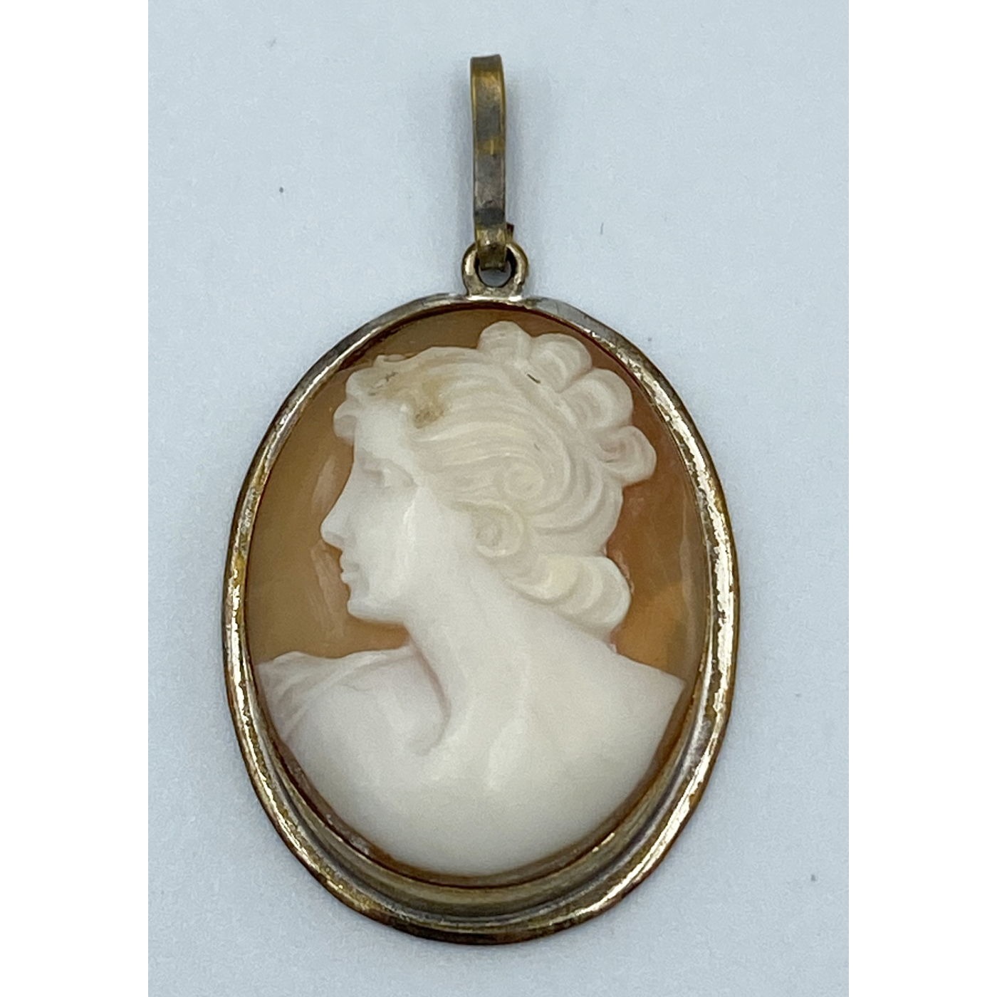 Lovely Victorian Shell Cameo Pendant