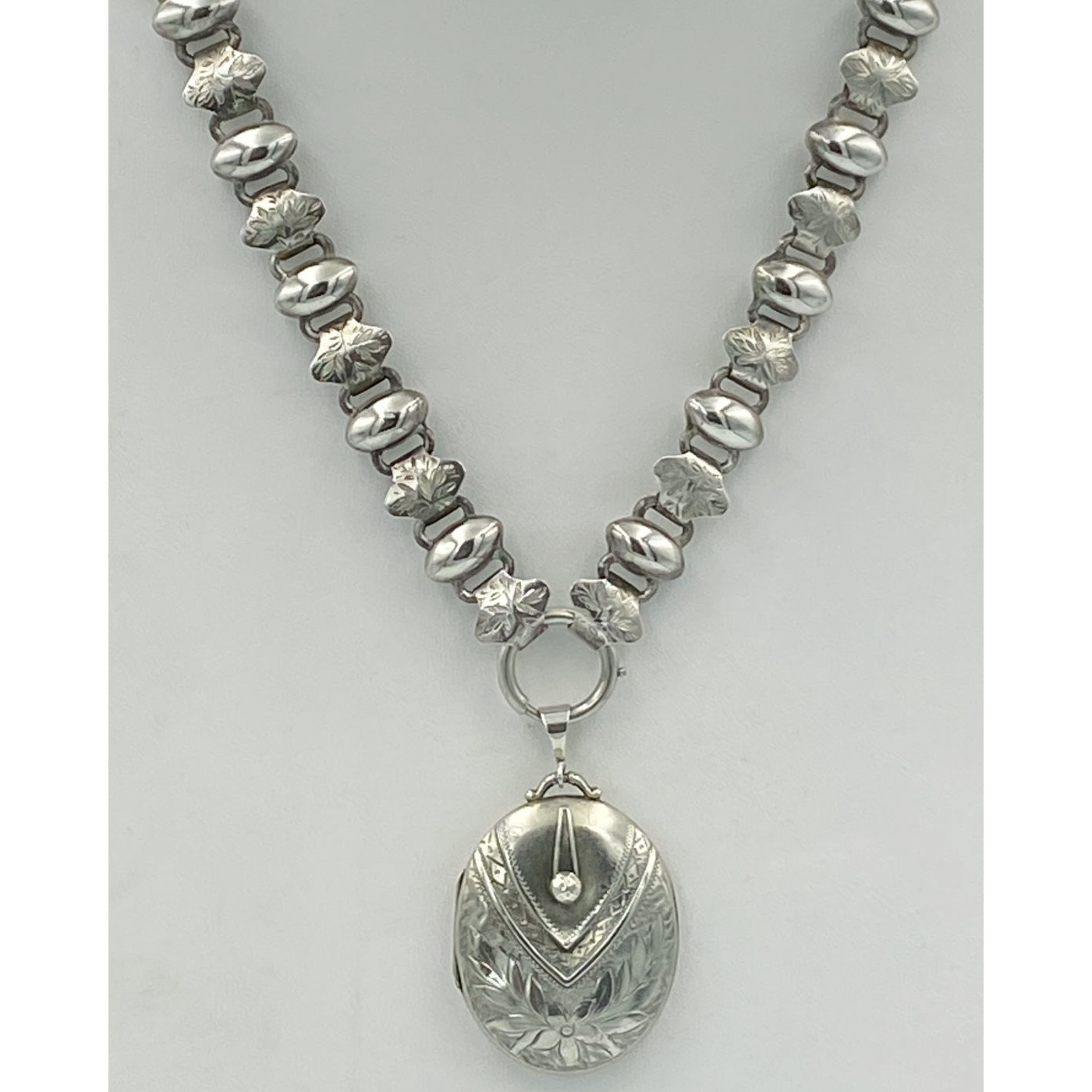 18" Wonderful Domed Diamond-Shaped Alternating Engraved and Plain Link Antique English Silver Chain